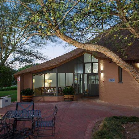 Protea Hotel By Marriott Oudtshoorn Riempie Estate Exterior foto