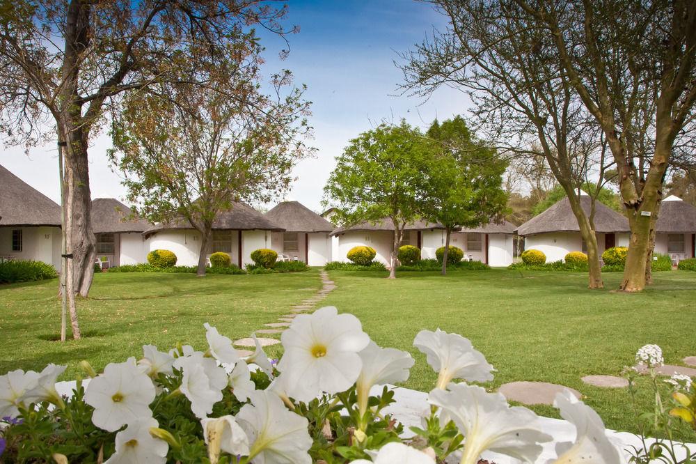 Protea Hotel By Marriott Oudtshoorn Riempie Estate Exterior foto