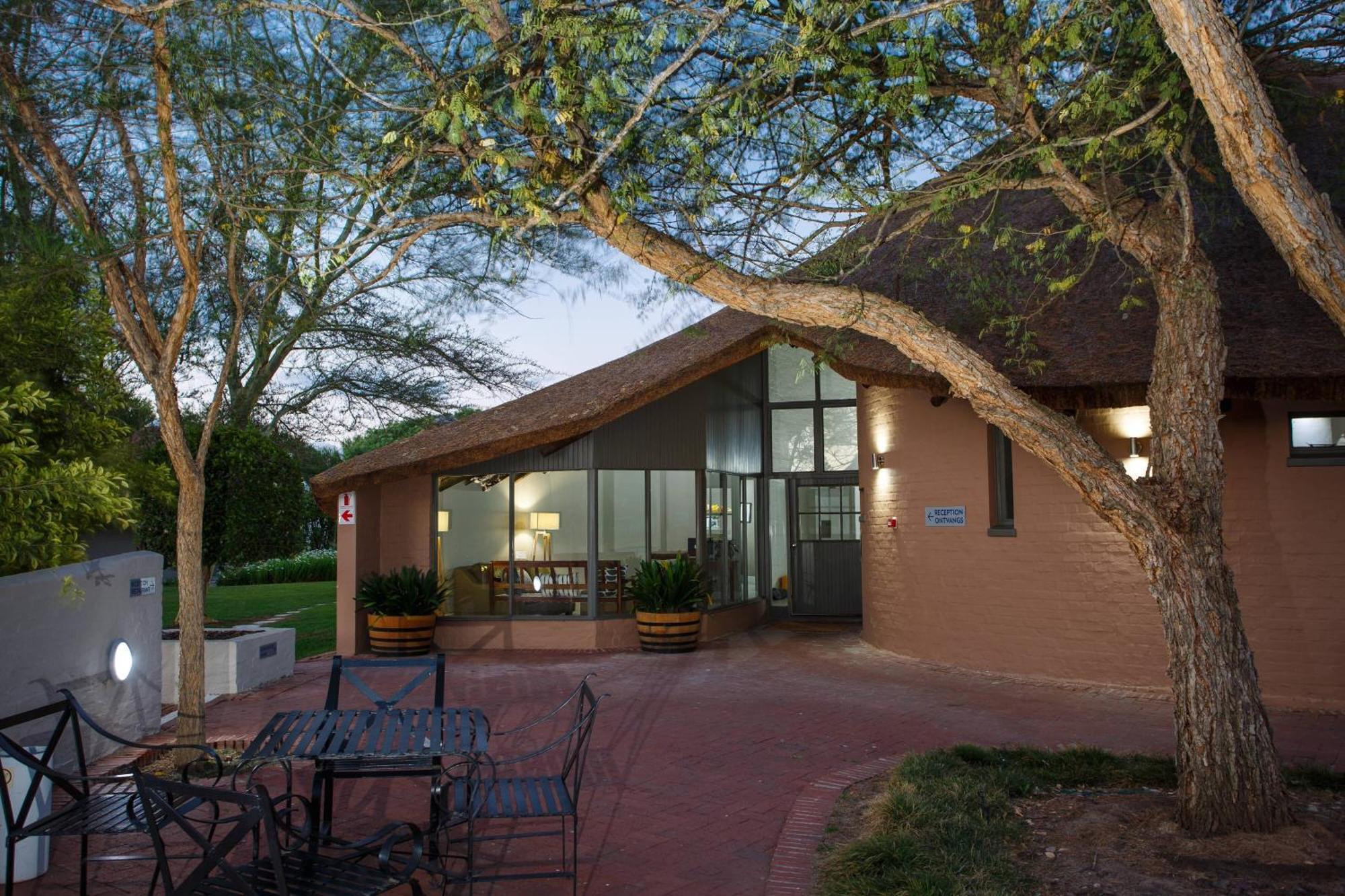Protea Hotel By Marriott Oudtshoorn Riempie Estate Exterior foto