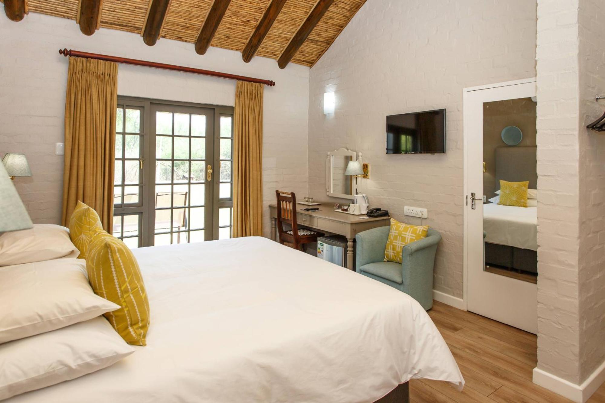 Protea Hotel By Marriott Oudtshoorn Riempie Estate Exterior foto