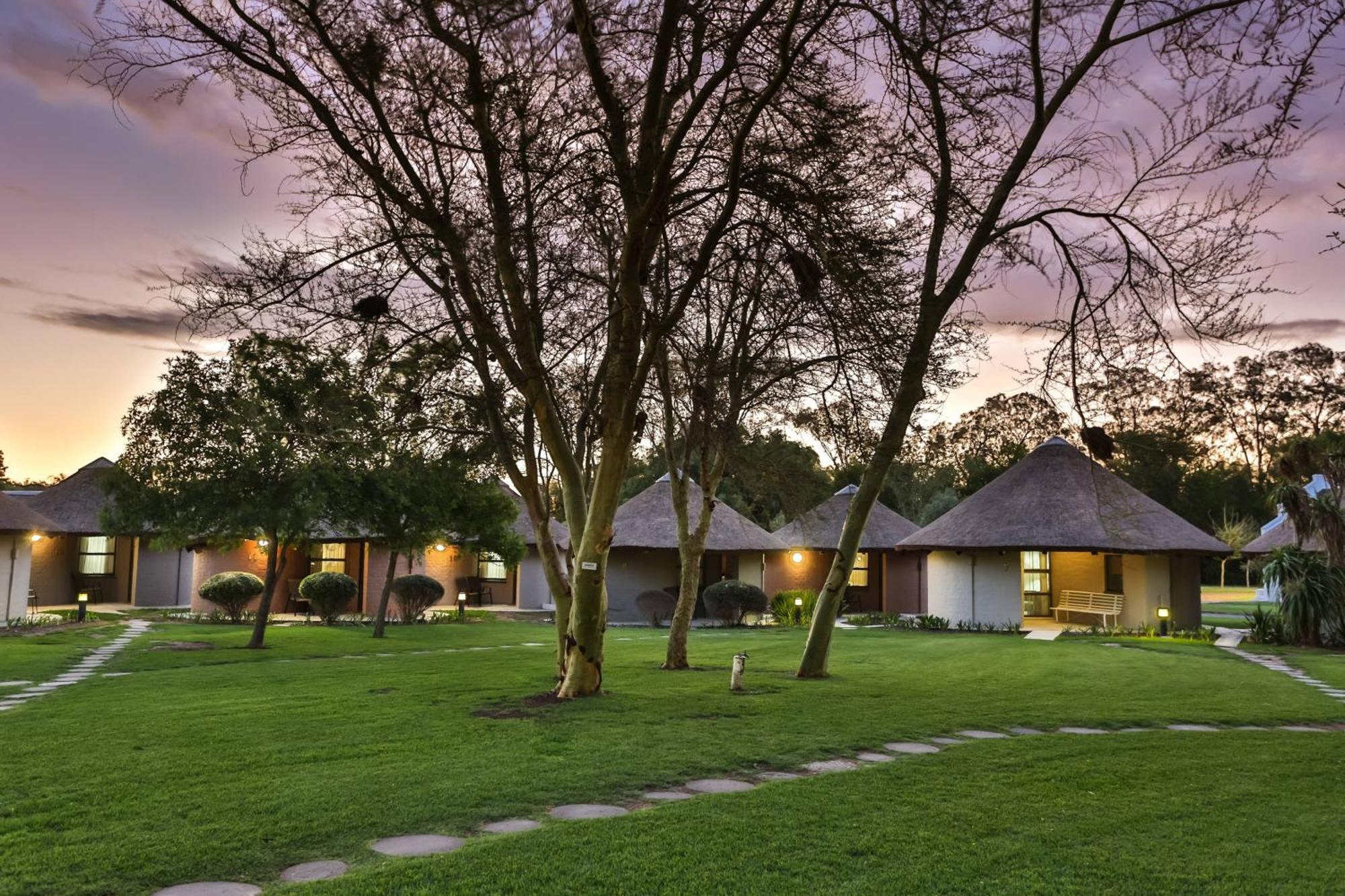 Protea Hotel By Marriott Oudtshoorn Riempie Estate Exterior foto