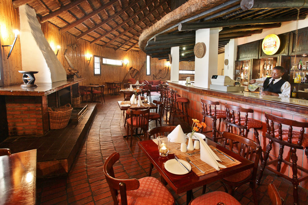 Protea Hotel By Marriott Oudtshoorn Riempie Estate Exterior foto