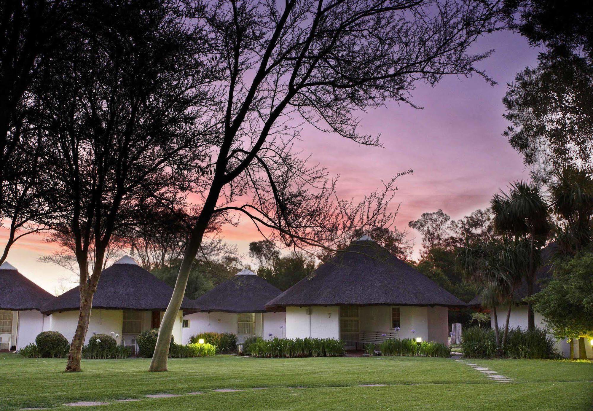 Protea Hotel By Marriott Oudtshoorn Riempie Estate Exterior foto