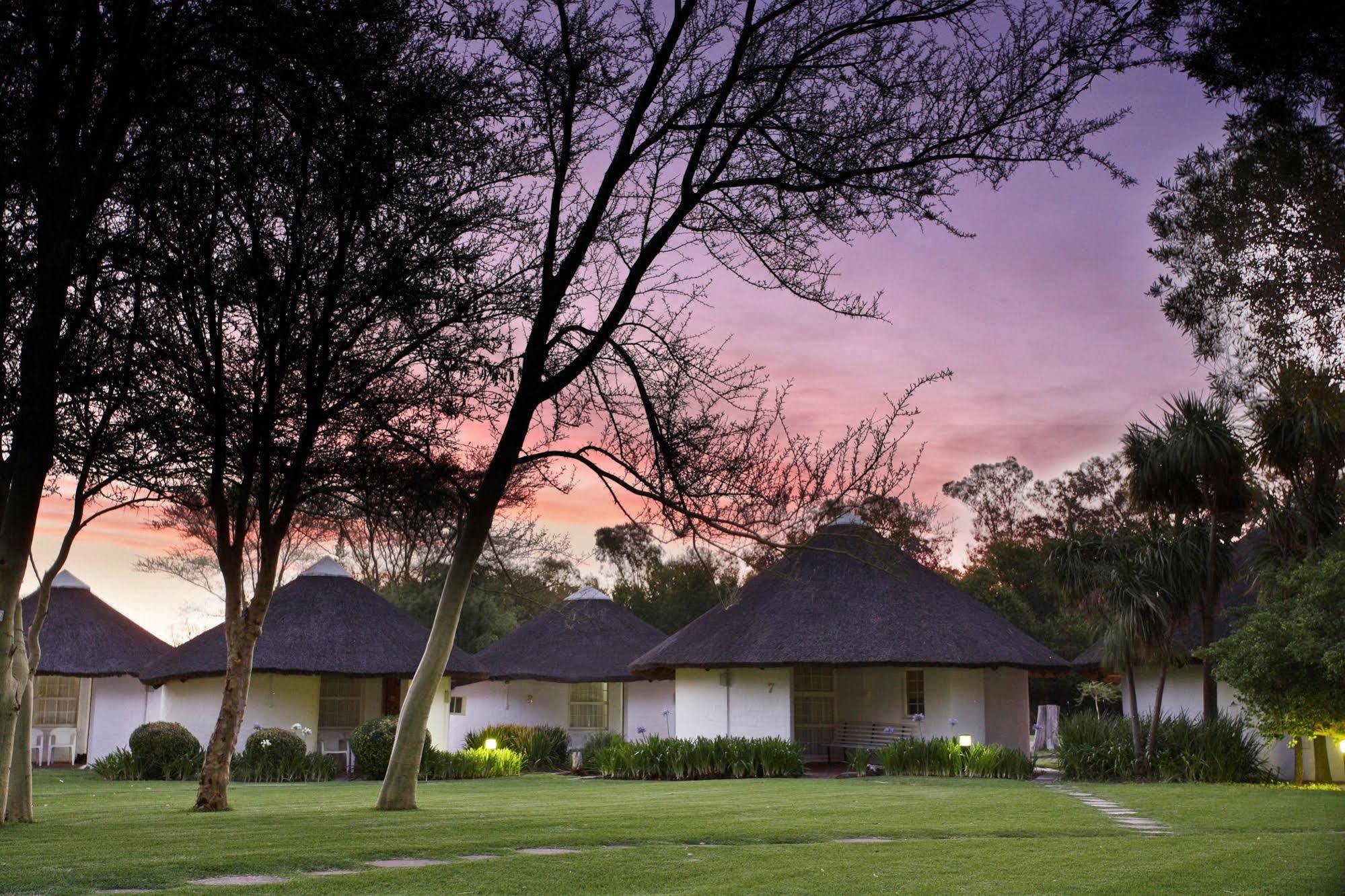 Protea Hotel By Marriott Oudtshoorn Riempie Estate Exterior foto