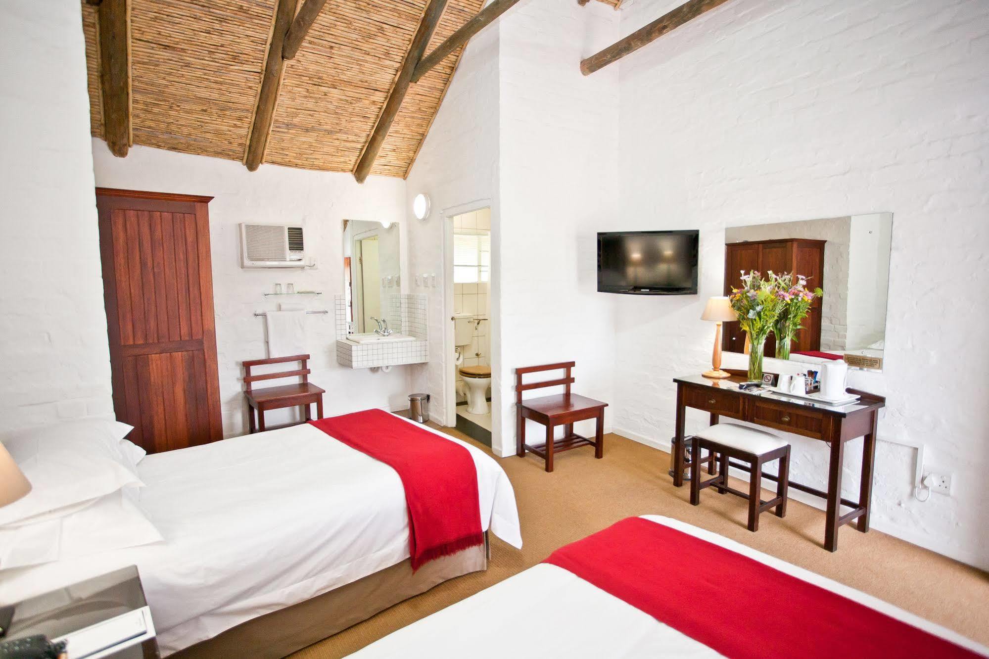 Protea Hotel By Marriott Oudtshoorn Riempie Estate Exterior foto